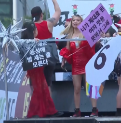 Marcha LGBTQ+ reúne milhares de pessoas no centro de Seul