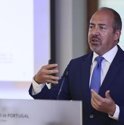 Governador do Banco de Portugal diz que subida de juros foi importante para evitar espiral de inflação