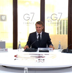 Zelensky à mesa com os líderes do G7 para discutir guerra na Ucrânia 