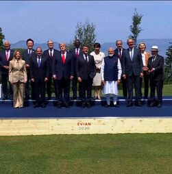 Sorrisos, apertos de mãos e palmadinhas nas costas: os momentos que antecederam a foto de família dos líderes do G7
