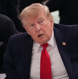Trump ameaça com portagens dos EUA no estreito de Ormuz se acordo com Irão falhar