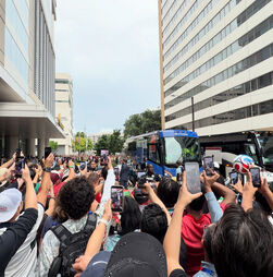 'Ronaldo! Ronaldo!': Seleção recebida por dezenas de adeptos na chegada a Houston