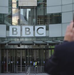 BBC vai cortar 550 postos de trabalho numa primeira fase de plano de reestruturação 