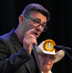 Andy Burnham, crítico de Keir Starmer, eleito deputado por Makerfield
