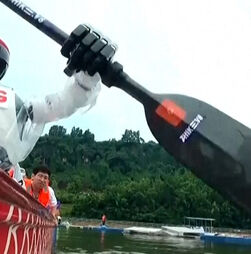 Robôs humanóides participam em corrida de barcos-dragão na China