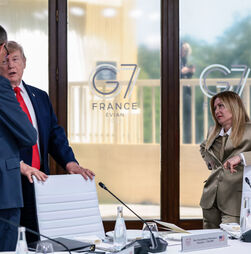 Giorgia Meloni desmente Donald Trump após comentário sobre fotografia na cimeira dos G7