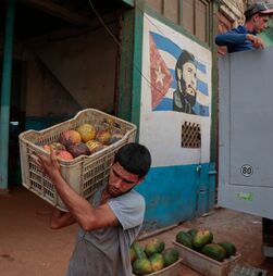 Cuba muda sob pressão: as reformas económicas e o peso de Washington