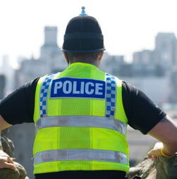 Cinco feridos em ataque com faca em Edimburgo. Homem disse estar a 'defender o país dos muçulmanos'