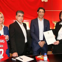 Diretora de academia do Benfica é procurada pela Interpol