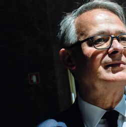 Paul C. Manuel: 'A América continuará a liderar o mundo, mesmo depois da fase complicada'