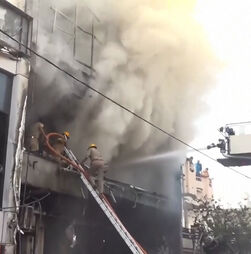 Incêndio em edifício na Índia faz pelo menos 14 mortos