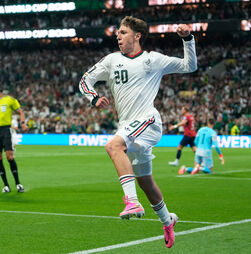 México garante histórico pleno de vitórias no Mundial e afasta República Checa
