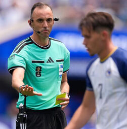 João Pinheiro mantém-se no Mundial e apita duelo entre África do Sul e Canadá