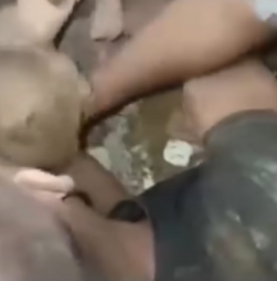 Momento emotivo mostra resgate de bebé preso nos destroços de edifício após sismos na Venezuela