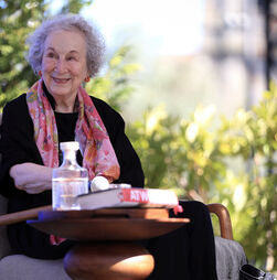 Margaret Atwood fala das memórias de infância e aplaudiu Marcha do Orgulho no Porto