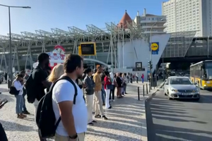 "Nenhum autocarro passou em duas horas": Filas de espera em Sete Rios devido à greve geral