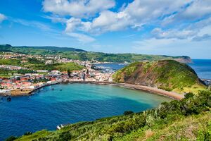 A Horta e a sua praia de Porto Pim