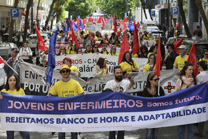 Enfermeiros protestam contra a política laboral, durante a greve nacional de enfermeiros