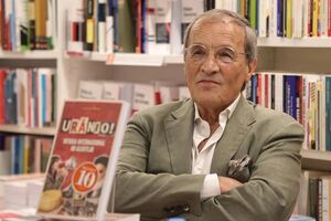 Carlos Rayo é o pseudónimo literário do advogado e comentador de futebol da Medialivre Carlos Cruz