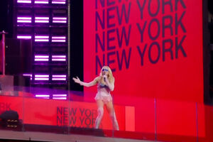 Madonna surpreende Nova Iorque com concerto para apresentar o novo álbum na Times Square