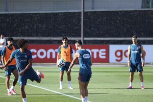 Seleção nacional recebe a formação chilena, que falhou a qualificação para o Mundial