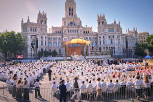 Leão XIV dá missa na praça Cibeles, em Madrid