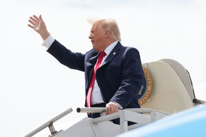 Donald Trump falou sobre a guerra no Irão numa entrevista à NBC