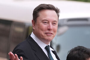 Elon Musk prestes a atingir fortuna superior a um bilião