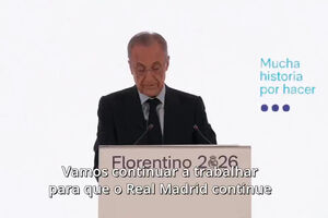 O momento em que Florentino elogia Mourinho no discurso e... tem de pedir palmas à plateia