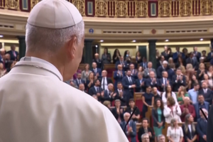 Papa Leão XIV recebe longa ovação de pé no parlamento espanhol