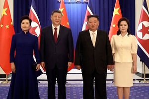 Kim Jong-un recebe Xi Jinping em Pyongyang com banquete e espetáculo  