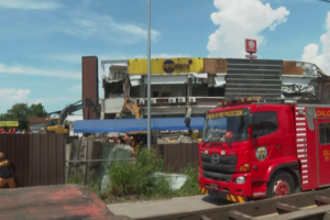 O momento em que novo abalo interrompe operações de resgate nas Filipinas