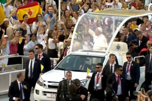 Papa Leão XIV apela à união e perseverança na fé com mensagem em espanhol e catalão em Barcelona