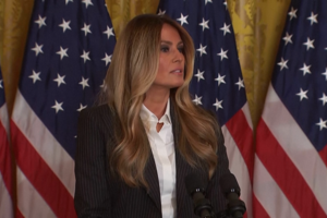 “Continuem a usar a IA como musa”: Melania Trump desafia alunos a explorar a inteligência artificial 