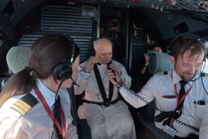 Papa Leão XIV troca papamóvel por cockpit durante voo em Espanha 