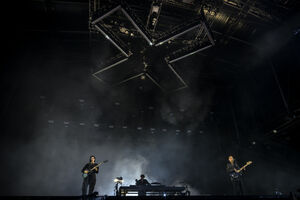 Os The XX fotografados em palco há dias, num concerto em Paris
