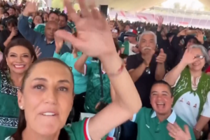 Presidente mexicana junta-se a milhares de adeptos para a estreia do México no Mundial
