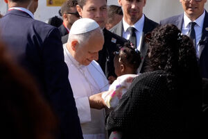 Papa Leão XIV encontra-se com migrantes durante visita a Tenerife  