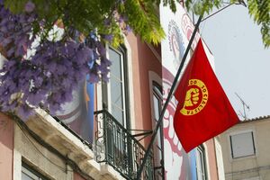 Sede do PS com a bandeira