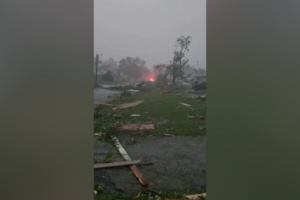 Imagens mostram devastação causada por tornado nos EUA