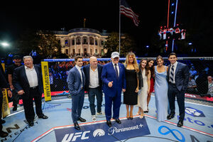 Donald Trump, a primeira-dama Melania Trump e o presidente do UFC Dana White