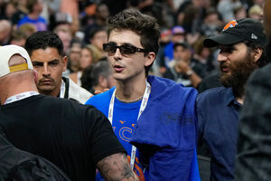 Chalamet na chegada à final da NBA, jogo que acabaria vencido pelo New York Knicks