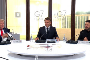 Zelensky à mesa com os líderes do G7 para discutir guerra na Ucrânia 