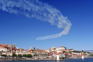 Exibição de um esquadrão da Força Aérea Portuguesa durante o Red Bull Air Race, em 2017.  O festival deste ano será “muito mais grandioso”