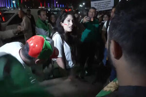 Jogo do Irão no Mundial marcado por protestos fora do estádio 