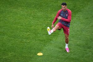 Cristiano Ronaldo em exercícios de aquecimento