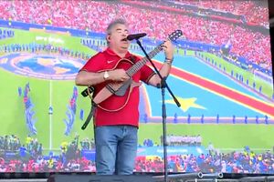 Toy canta o Hino Nacional antes da estreia de Portugal no Mundial2026