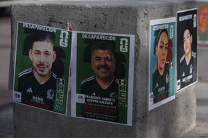 Cartazes com desaparecidos ao estilo dos cromos do Mundial alertam para criminalidade em Guadalajara