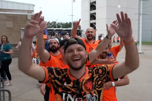 Festa laranja em Houston após triunfo categórico sobre a Suécia