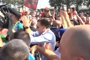 Montenegro festeja com adeptos da Seleção Nacional no Texas antes do jogo entre Portugal e Uzbequistão